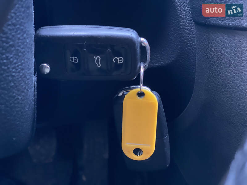 Универсал Volkswagen Golf 2011 в Луцке