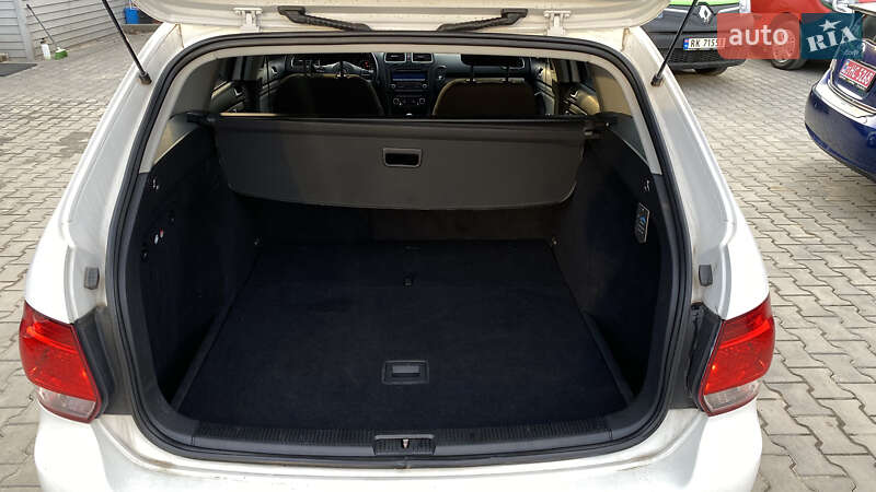 Универсал Volkswagen Golf 2011 в Луцке