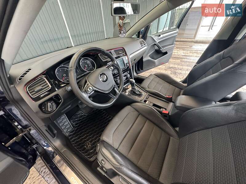 Универсал Volkswagen Golf 2015 в Ужгороде