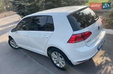 Хэтчбек Volkswagen Golf 2015 в Киеве