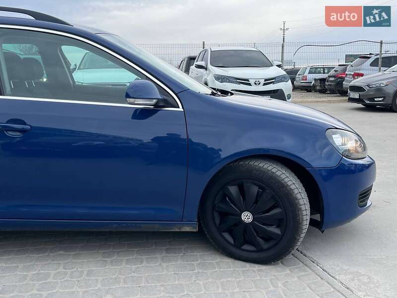 Універсал Volkswagen Golf 2010 в Львові