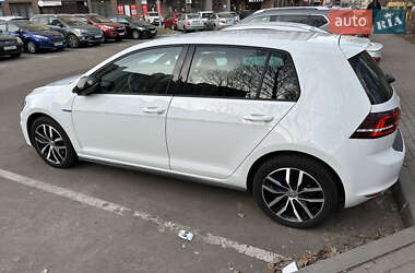 Хэтчбек Volkswagen Golf 2015 в 