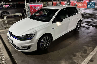 Хэтчбек Volkswagen Golf 2015 в 