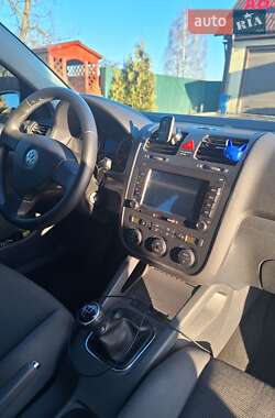Хэтчбек Volkswagen Golf 2008 в 