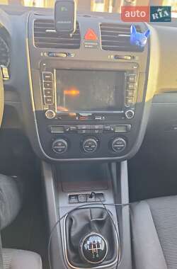 Хэтчбек Volkswagen Golf 2008 в 