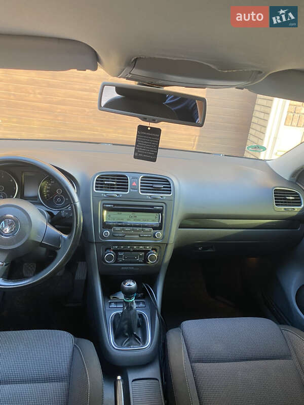Хетчбек Volkswagen Golf 2009 в Чернівцях