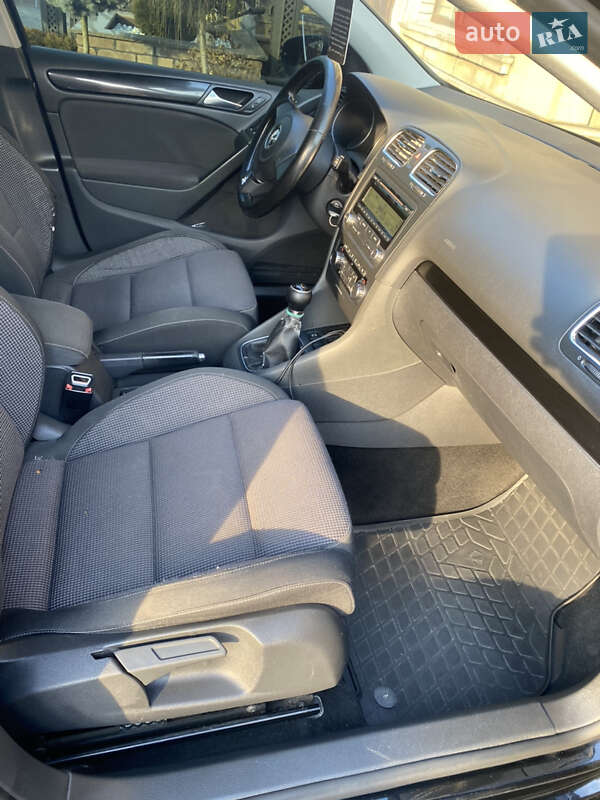 Хетчбек Volkswagen Golf 2009 в Чернівцях
