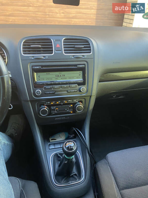 Хетчбек Volkswagen Golf 2009 в Чернівцях