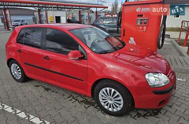 Хетчбек Volkswagen Golf 2005 в Старокостянтинові