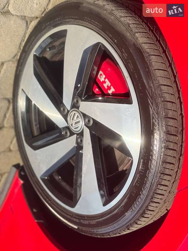 Хетчбек Volkswagen Golf 2019 в Києві