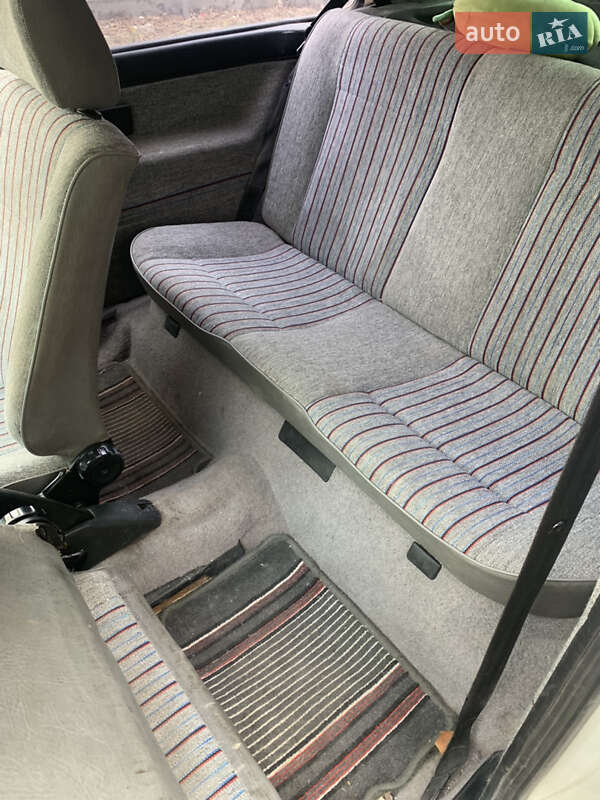 Хетчбек Volkswagen Golf 1988 в Дніпрі