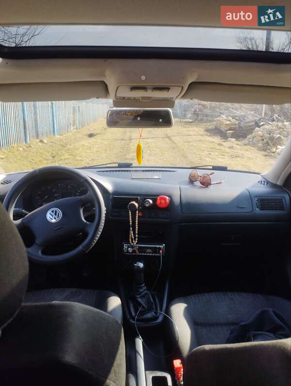 Універсал Volkswagen Golf 2001 в Івано-Франківську