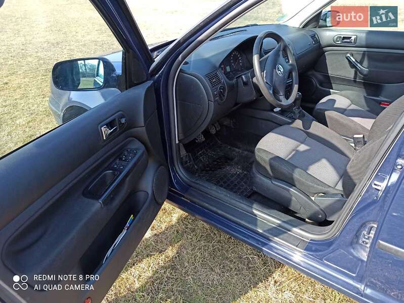 Універсал Volkswagen Golf 2001 в Диканьці