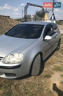 Хэтчбек Volkswagen Golf 2005 в Полонном