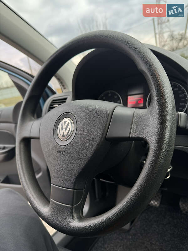 Хэтчбек Volkswagen Golf 2006 в Лубнах