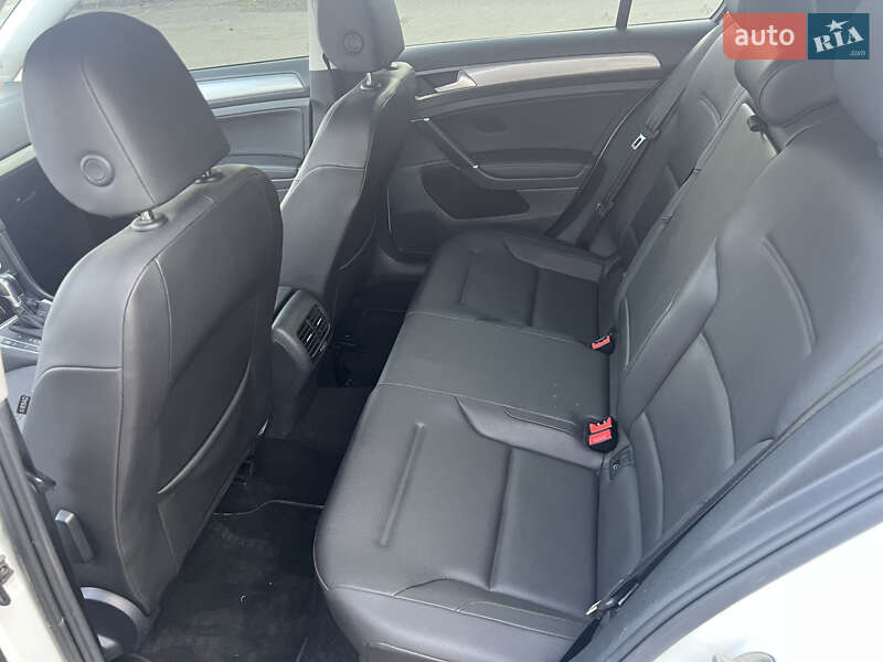 Хэтчбек Volkswagen Golf 2015 в Одессе