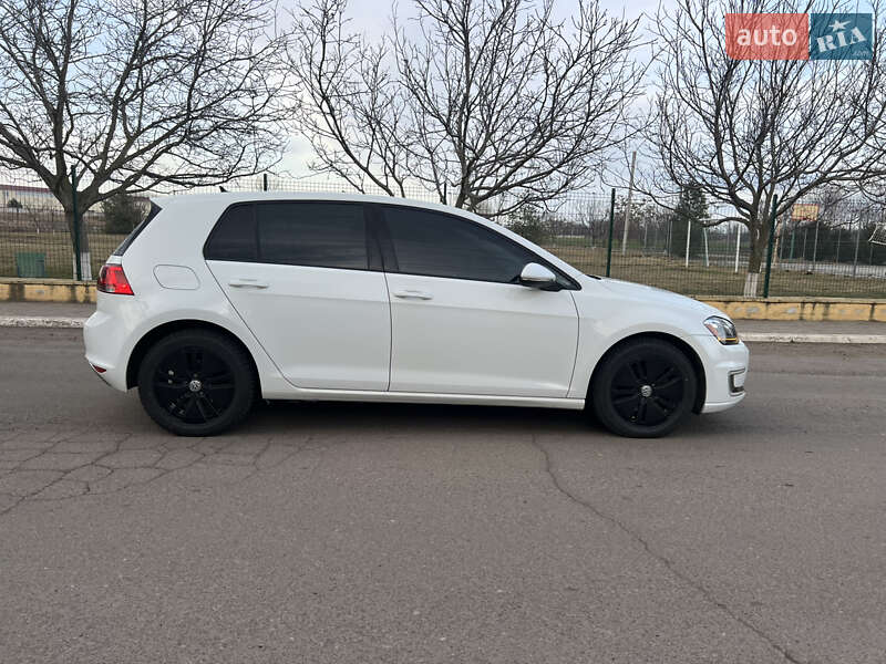 Хэтчбек Volkswagen Golf 2015 в Одессе