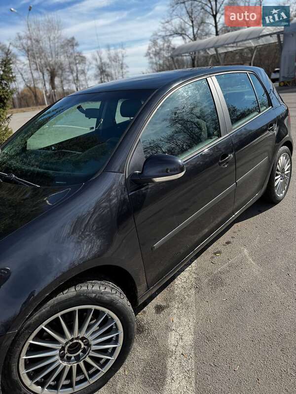 Хэтчбек Volkswagen Golf 2005 в Бердичеве