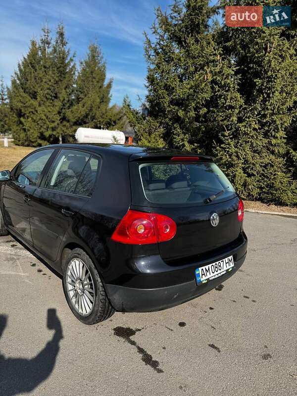 Хэтчбек Volkswagen Golf 2005 в Бердичеве