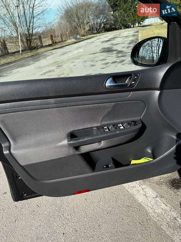 Хэтчбек Volkswagen Golf 2005 в Бердичеве