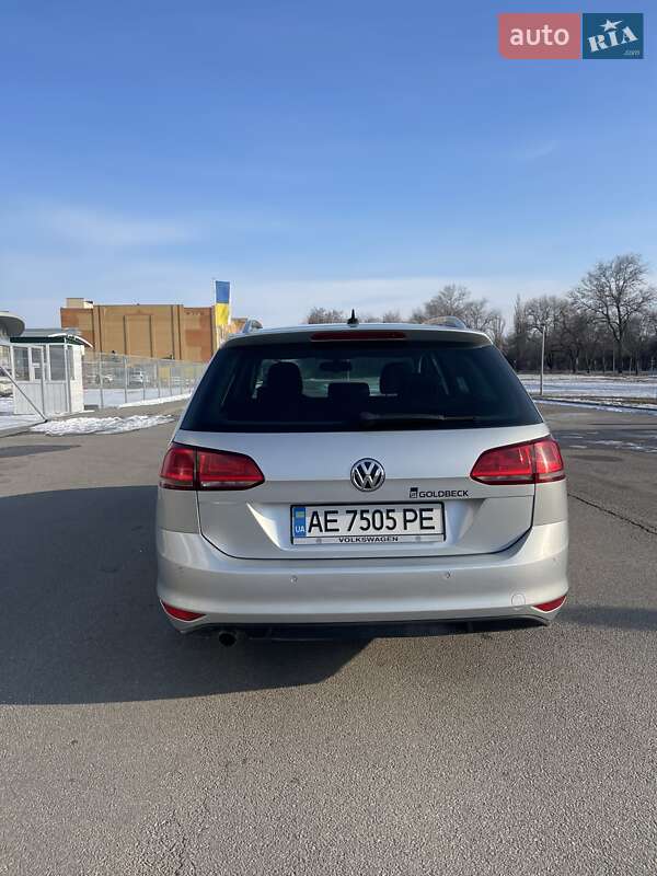 Універсал Volkswagen Golf 2015 в Дніпрі