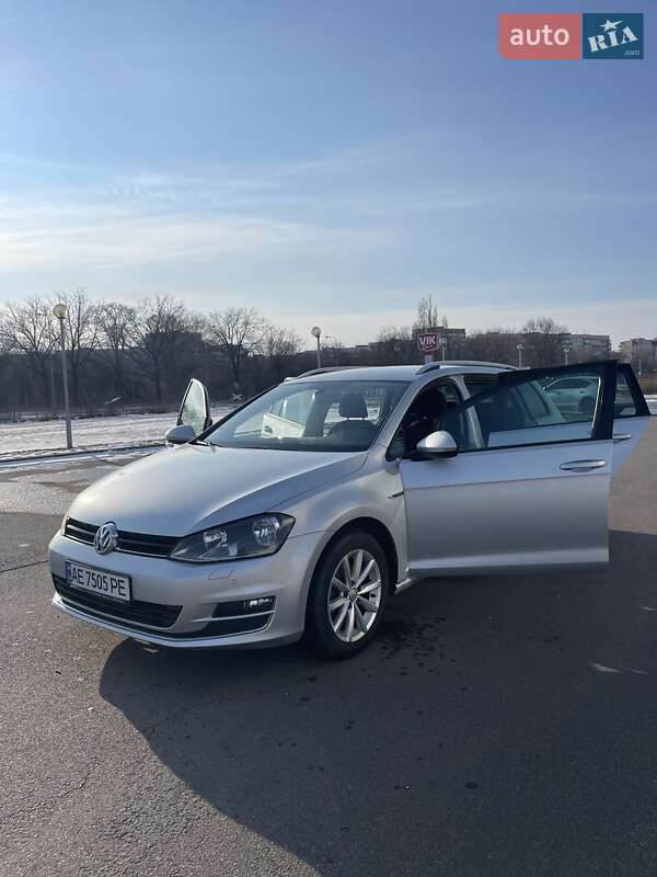 Універсал Volkswagen Golf 2015 в Дніпрі
