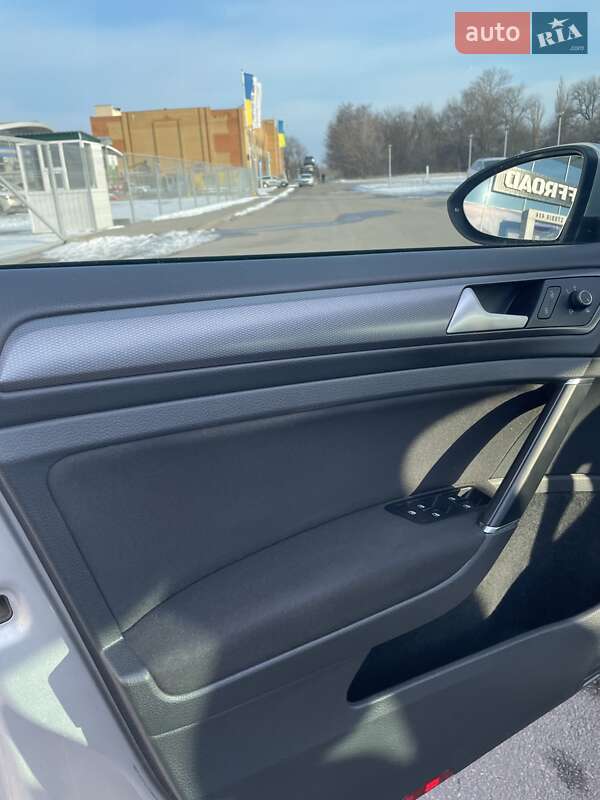 Універсал Volkswagen Golf 2015 в Дніпрі