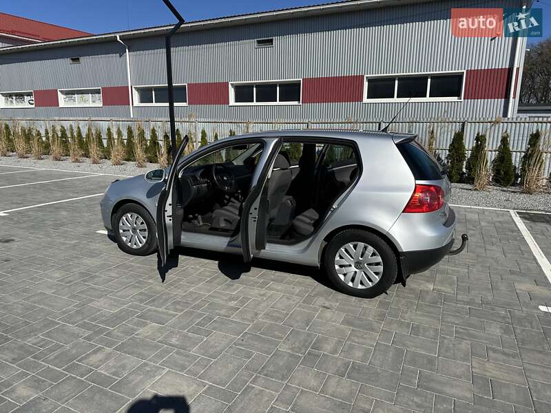 Хэтчбек Volkswagen Golf 2008 в Луцке