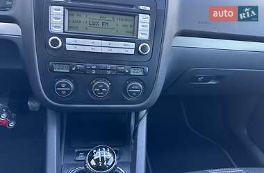 Хэтчбек Volkswagen Golf 2008 в 