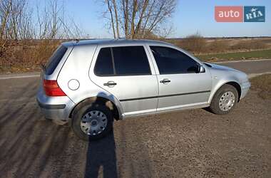 Хэтчбек Volkswagen Golf 2001 в Вараше