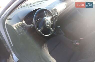 Хэтчбек Volkswagen Golf 2001 в 