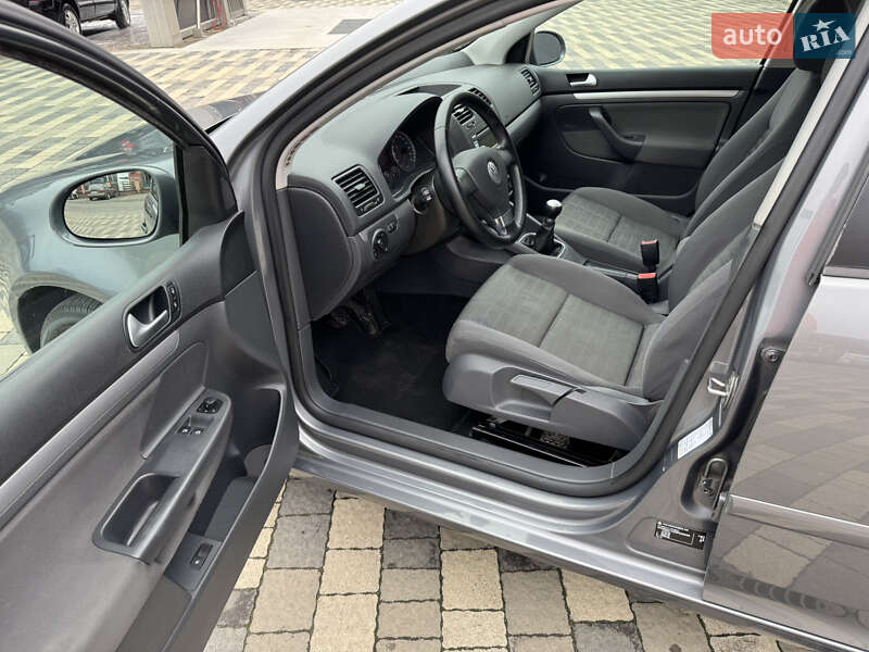 Хетчбек Volkswagen Golf 2007 в Сваляві