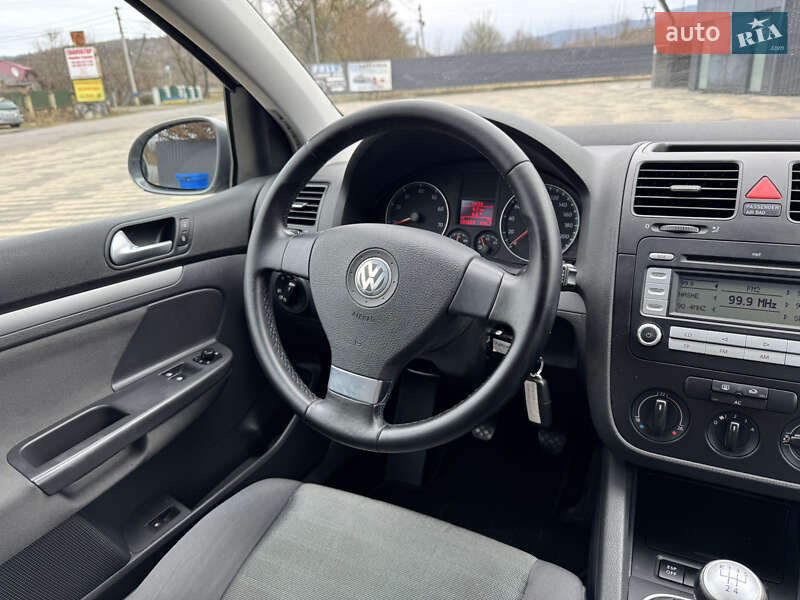 Хетчбек Volkswagen Golf 2007 в Сваляві
