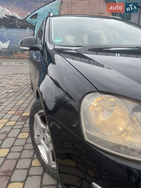 Універсал Volkswagen Golf 2009 в Луцьку