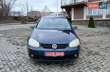 Хетчбек Volkswagen Golf 2004 в Чернівцях