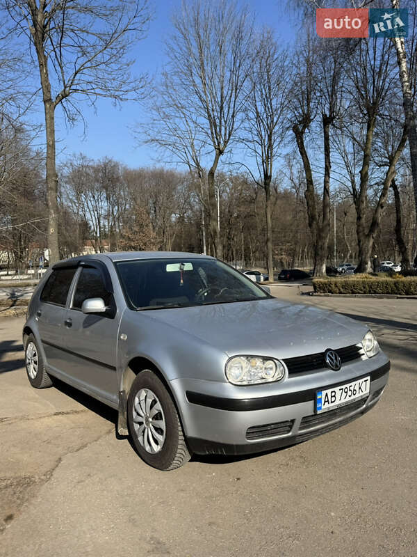 Хетчбек Volkswagen Golf 2002 в Вінниці