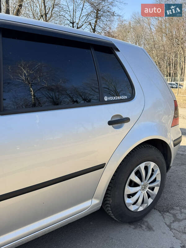 Хетчбек Volkswagen Golf 2002 в Вінниці