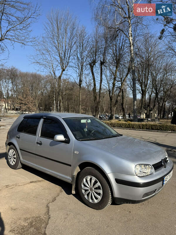 Хетчбек Volkswagen Golf 2002 в Вінниці