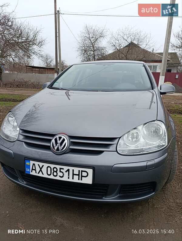 Хетчбек Volkswagen Golf 2005 в 