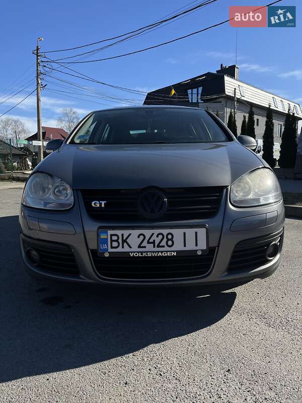 Хэтчбек Volkswagen Golf 2006 в Ровно