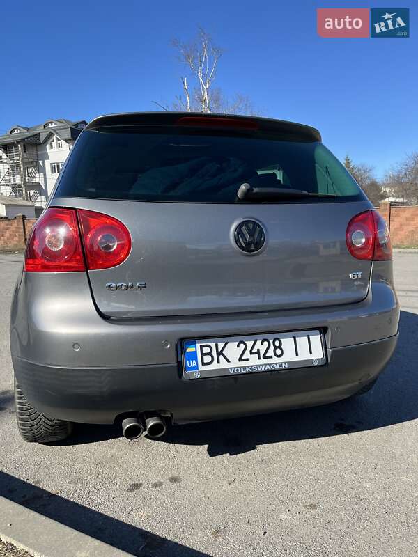 Хэтчбек Volkswagen Golf 2006 в Ровно
