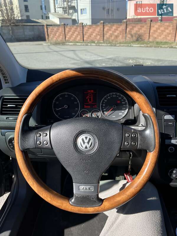 Хэтчбек Volkswagen Golf 2006 в Ровно