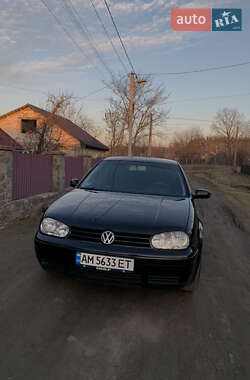 Хетчбек Volkswagen Golf 2003 в Житомирі