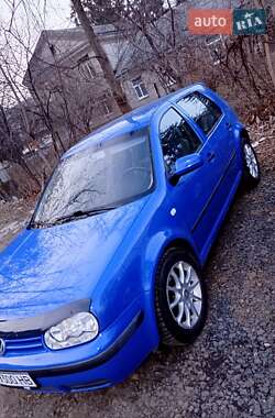 Хэтчбек Volkswagen Golf 2000 в 