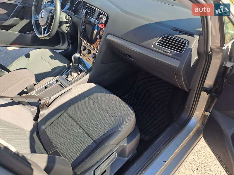 Універсал Volkswagen Golf 2018 в Луцьку