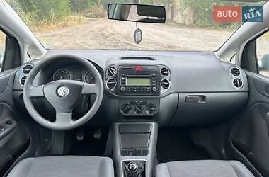 Хетчбек Volkswagen Golf 2005 в Запоріжжі