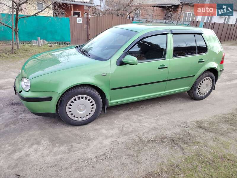 Хэтчбек Volkswagen Golf 1998 в Ахтырке