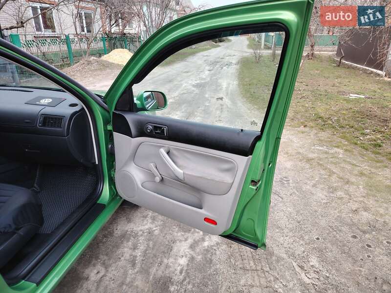 Хэтчбек Volkswagen Golf 1998 в Ахтырке