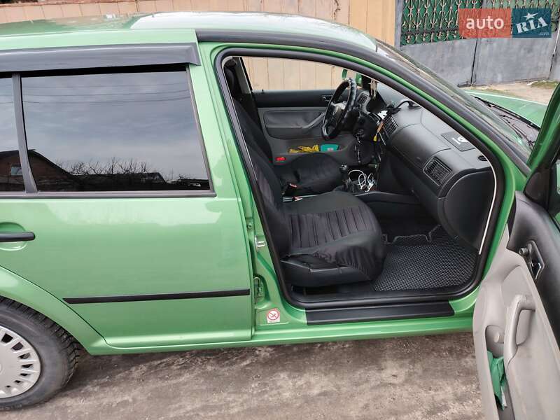Хэтчбек Volkswagen Golf 1998 в Ахтырке