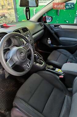 Хэтчбек Volkswagen Golf 2012 в 